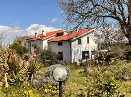 Rome Hilltop Hideaway - Private Garden & Terraces, Hotel in Castel di Decima