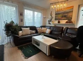 Schönes Haus mit 4 Schlafzimmer Küche Bad WC & Wohnzimmer 2 Parkplätze