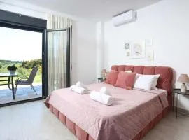 Hilltop Apartment 10