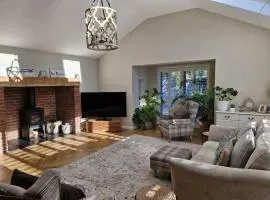 NEW Charming Cottage Walk to the Zoo Parking