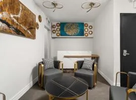 PLUSH Hotel Downtown CN Tower