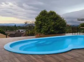 Aconchego e vista deslumbrante com piscina