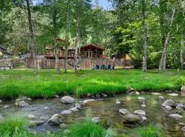 Howard's Hideaway Riverfront Pet Friendly Cabin