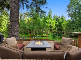 Howard's Hideaway Riverfront Pet Friendly Cabin, hotell sihtkohas Sandy