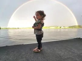 Comfortable Houseboat located in DC area with free parking