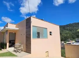 Refúgio com Jardim Ideal para Famílias e seu Pet