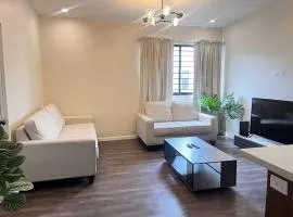 Modern 3 BR- 2 bath Walking distance to all amenities Downtown POS