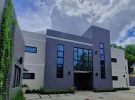 Executive 1 BR with Ensuite bathroom Outdoor patio Pool