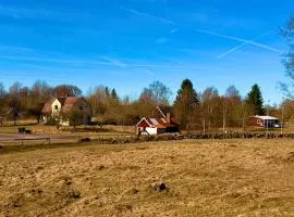 2 hus 240kvm med bastu, max 12 personer