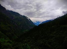 Garur Ganga Resorts & Heritage, Hotel in Pīpalkoti