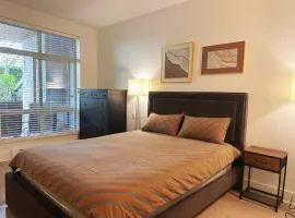 Spacious Modern 3BR Condo at UBC Quiet & Convenient