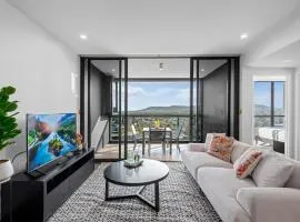 Spacious 3BR Near Stadium w Views, Pool and Car Park