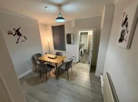 Comfortable 2BR House Great Location