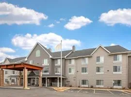 Country Inn & Suites by Radisson, West Bend, WI