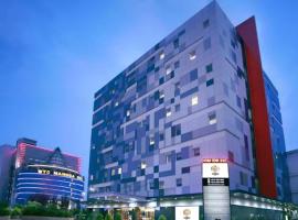 HORU HOTEL MANGGA DUA SQUARE, hotel di Jakarta