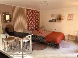 Studio calme avec jardin, hotel di Villabé