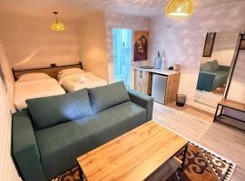 House of Tayan - Lakeside Cabins, hotel a Tong
