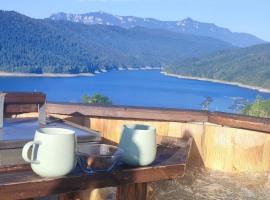 Cabana Din Deal lacul Izvorul Muntelui Bicaz, Hotel in Bicaz