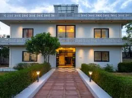 Fable Farm by Alaya Stays 4-BHK Villa with Private Pool, Gazebo & Garden