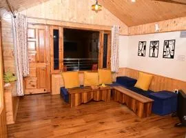 Romantic loft with mountain view in manali