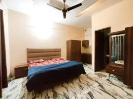 THE HEAVEN HOMESTAYS - A Budget Rooms By Dhesi Group