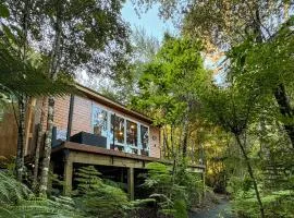 Fantail Bush Chalet and Hot Tub