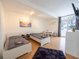 Monteurwohnung-mit-Terrasse-fuer-7-Personen-WLAN-TV-Kueche-Ahrensburg-Naehe-Hamburg-AGRP1204