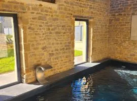L'Atypique - Piscine chauffée - Maison en Pierre - Espaces insolites