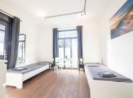 Monteurwohnung-in-Villa-8-Betten-WLAN-TV-Einbaukueche-Ahrensburg-Zentrum-Naehe-Hamburg-AGRP1201