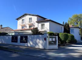 Les Criquets Hôtel & Spa, hotel i Blanquefort