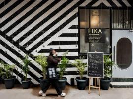 Minimalist One Hauz Khas Village, хотел в Ню Делхи