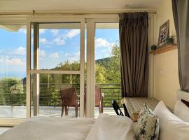 Soma House Dharamkot, hotell i McLeod Ganj