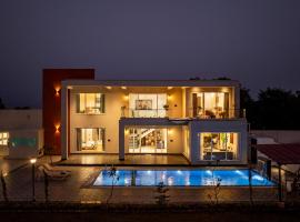 Villa Festiva by ORU Villas, ξενοδοχείο σε Thūr