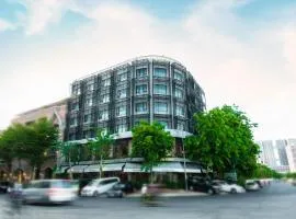 Almond Hotel Bassac River