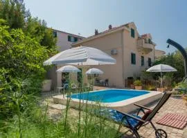 Beatiful Villa Antonela with pool in Makarska