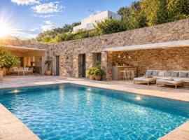 A Timeless Escape in Tinos with Private Pool and Outdoor Living, hotell i Agápi