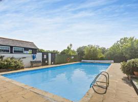 2 Bed in Bideford oc-60430, hotel i Westward Ho