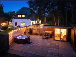 Theislandlife Vakantiehuis met privé jacuzzi en 3 B&B kamers, hotel i De Koog