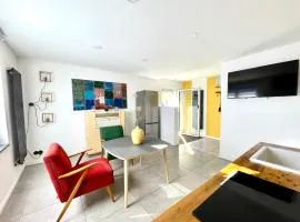 Natur-Ferien-Haus, Klein Rosenburg, Design-Ferienhaus an der Burg, Wallbox, 100Mbit WLAN & Zaun