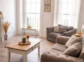Stylish Seaview Apartments - Modern Retreat
