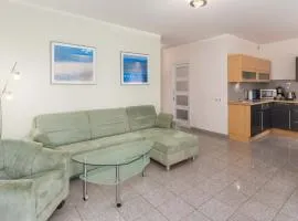 Funkcjonalny Apartament Blisko Plaży z Balkonem w Międzyzdrojach by Noclegi Renters