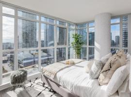 Bright 2 Bedroom 2 Bathroom Condo with Balcony Downtown Toronto, hotel sa Toronto