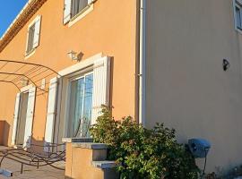 Maison de Vacances Au Pied du Mont Ventoux, hôtel à Bédoin