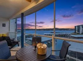 2B 2B Lake View Pool Hot Tub