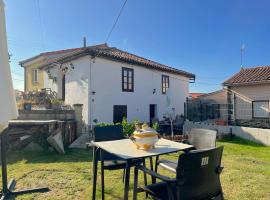 Cozy House a step away from Cudillero, hotel a Rellayo