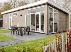 Luxe chalet aan het meer in Zeeland 4 pers VP108