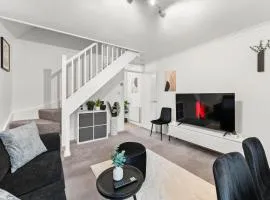 The Derby Escape - Garden -Sleeps 6