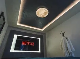 La Suite Interstellar - Cinéma Room & Balnéo