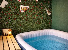 Suite privée avec jacuzzi & ambiance immersive, hotel di Béziers