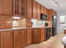 Oceanfront 2-Bedroom Condo with Balcony and Gulf Views